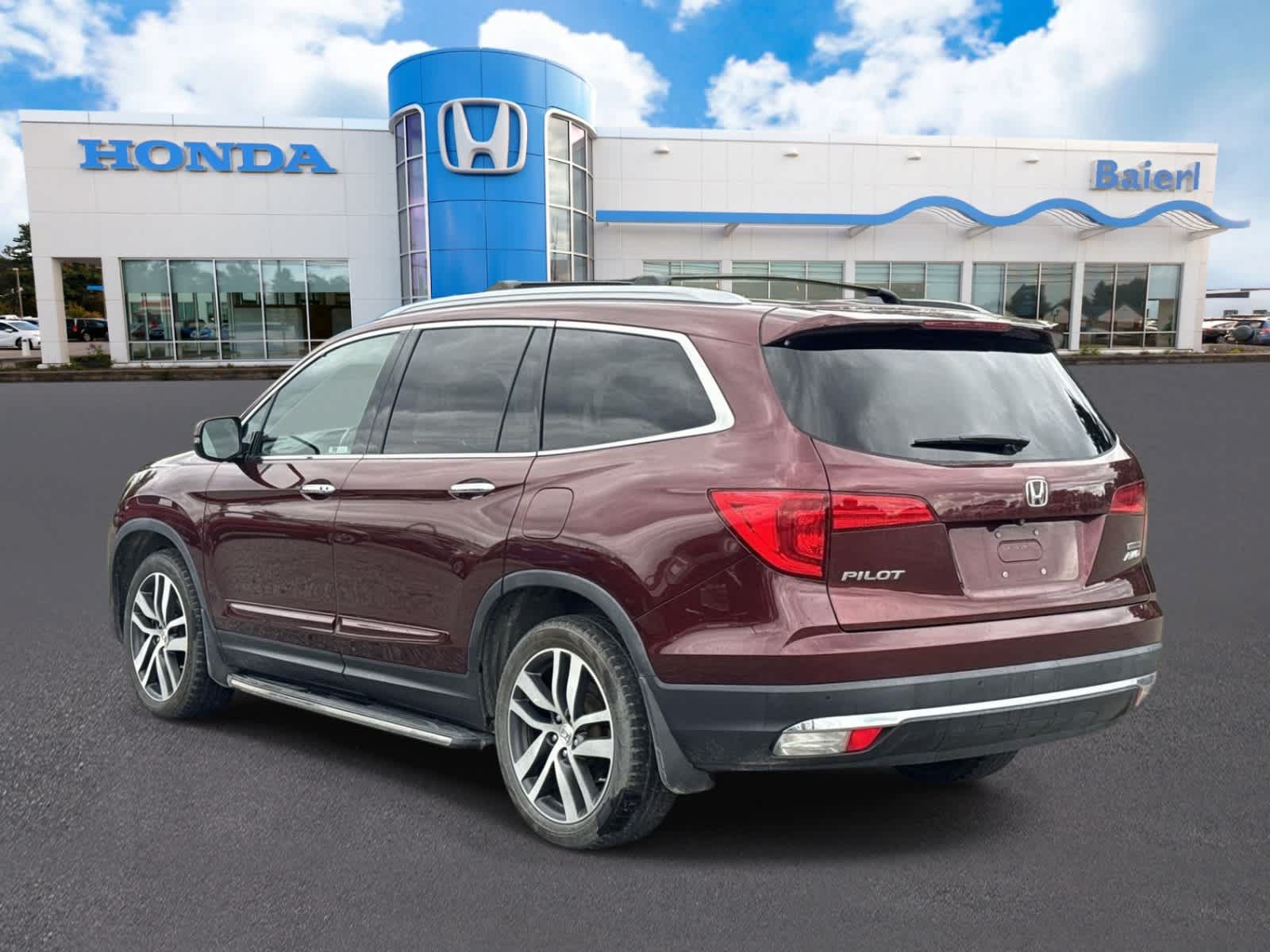 Used 2018 Honda Pilot Touring image 3