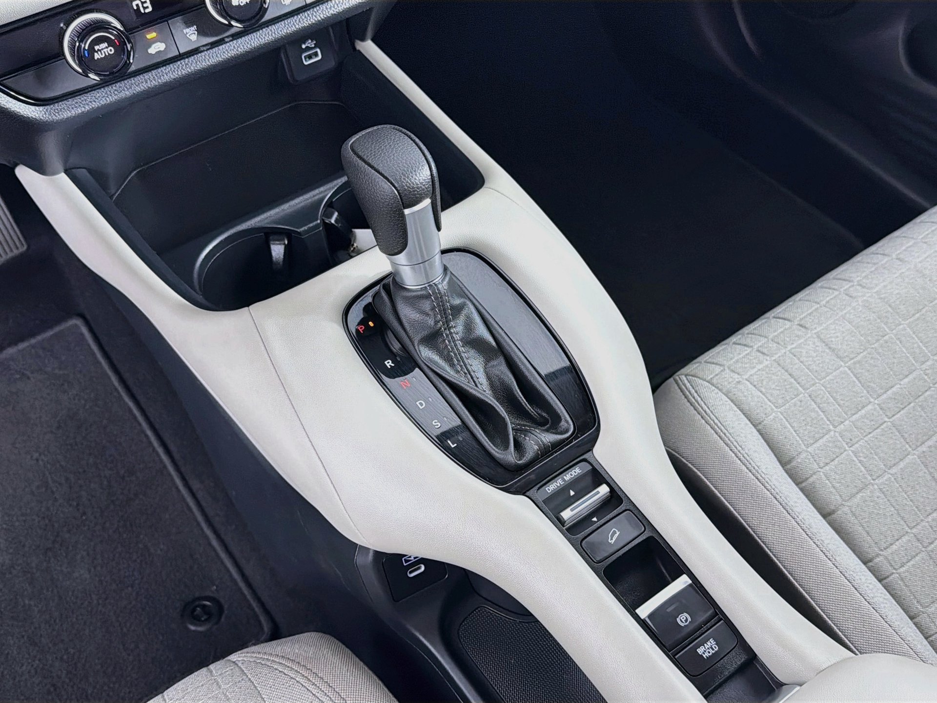 Used 2024 Honda HR-V LX image 25