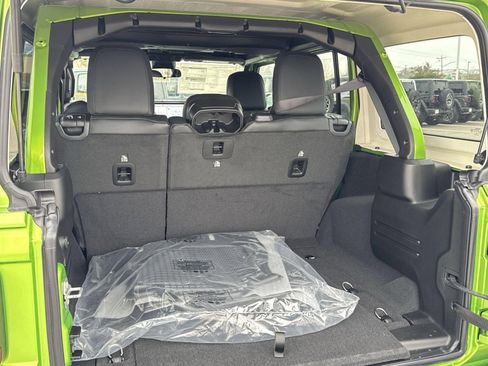 New 2025 Jeep Wrangler Unlimited Rubicon w/ Steel Bumper Group image 32