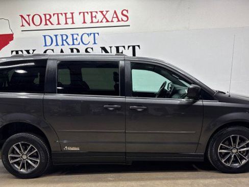 Used 2017 Dodge Grand Caravan SXT image 4