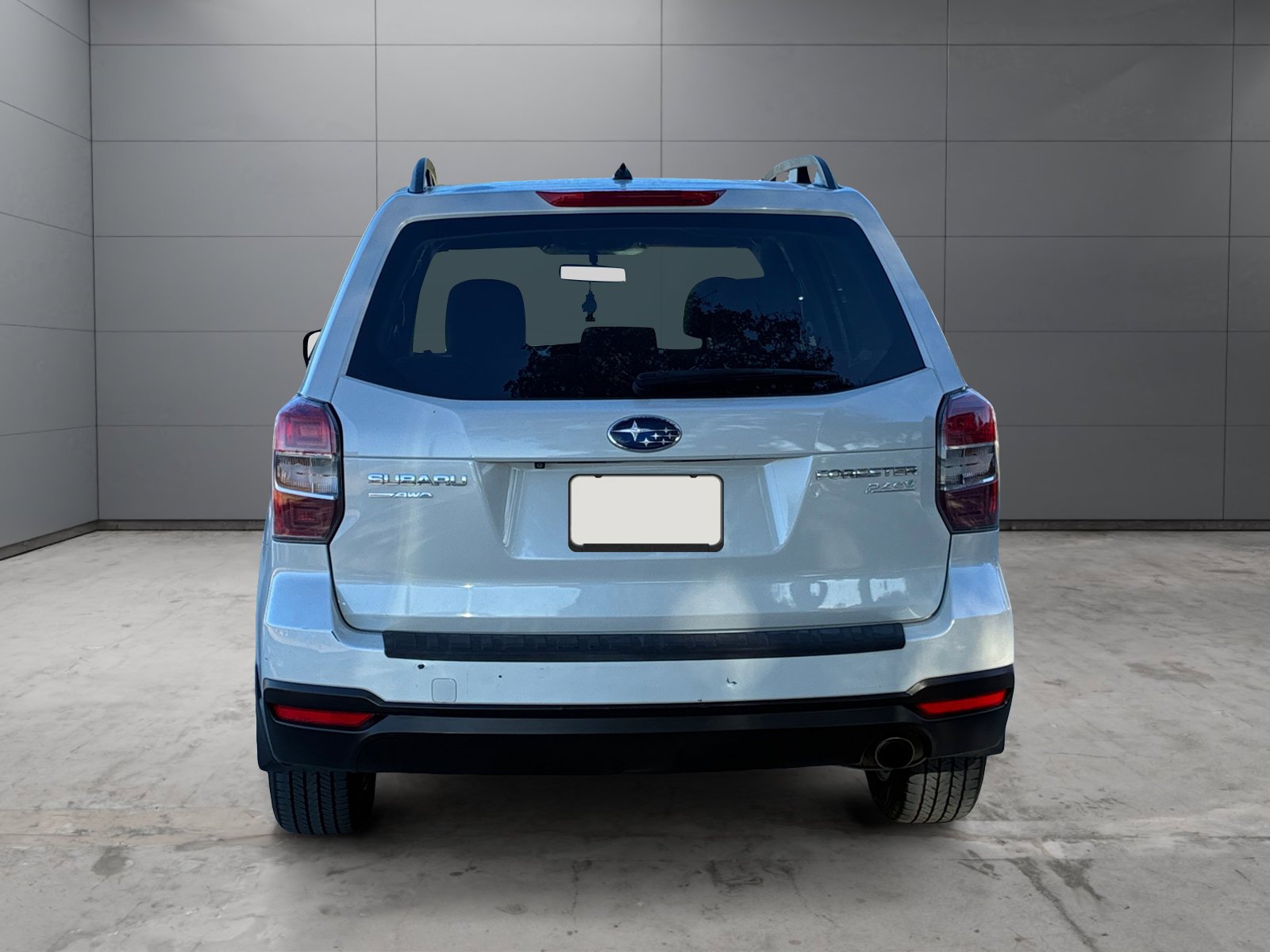Used 2015 Subaru Forester 2.5i Premium w/ All-Weather Package AWD/4WD image 4