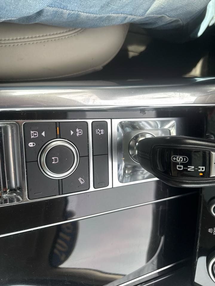 Used 2018 Land Rover Range Rover Sport HSE AWD/4WD image 18