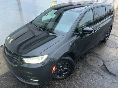 Used 2023 Chrysler Pacifica Touring-L w/ S Appearance Package