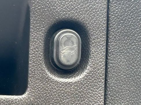 Used 2015 Chevrolet Suburban LTZ AWD/4WD image 32