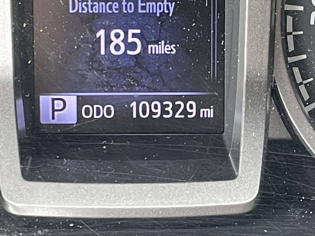 Used 2018 Toyota Tacoma SR5 RWD image 22