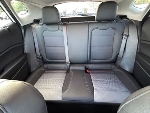 Used 2025 Chevrolet Trax LT w/ LT Convenience Package image 38