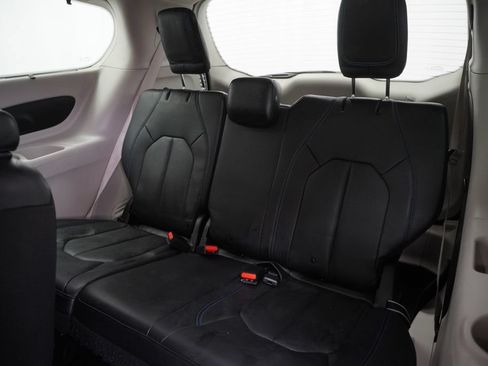 Certified 2021 Chrysler Pacifica Touring-L FWD image 20