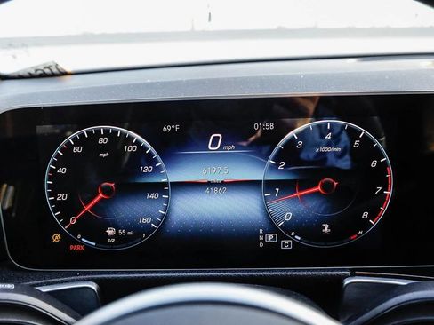 Used 2021 Mercedes-Benz GLB 250 4MATIC image 27