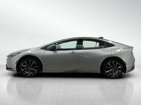 Used 2025 Toyota Prius Plug-In Hybrid image 2