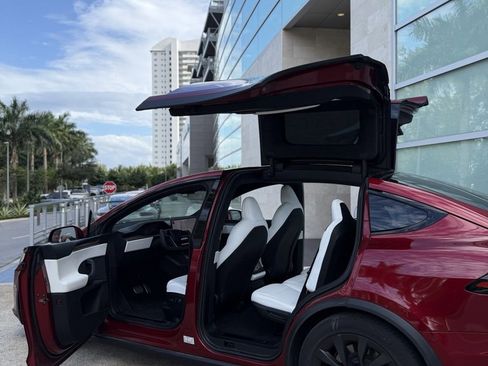Used 2024 Tesla Model X image 3