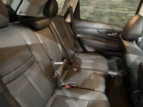 Used 2020 Nissan Rogue SL w/ Premium Package image 37