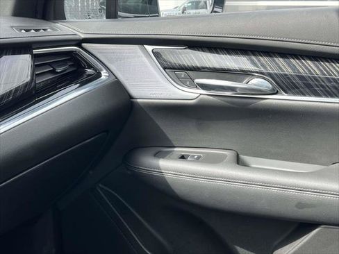 Used 2023 Cadillac XT6 Premium Luxury w/ LPO, Floor Liner Package AWD/4WD image 37