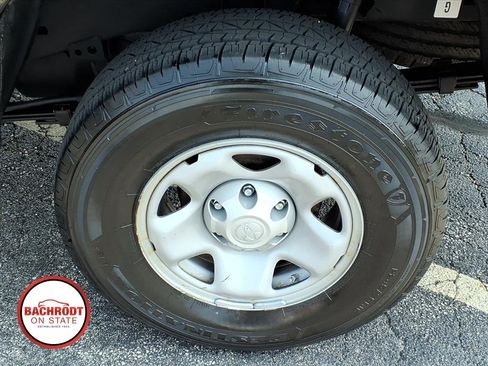 Used 2023 Toyota Tacoma SR AWD/4WD image 30