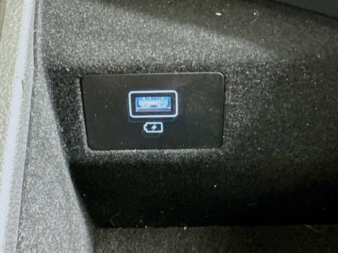 Certified 2023 Genesis G70 2.0T RWD image 22
