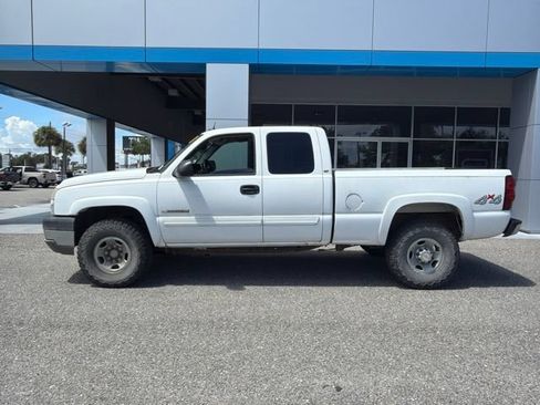 Used 2005 Chevrolet Silverado 2500 LS w/ Skid Plate Package AWD/4WD image 4