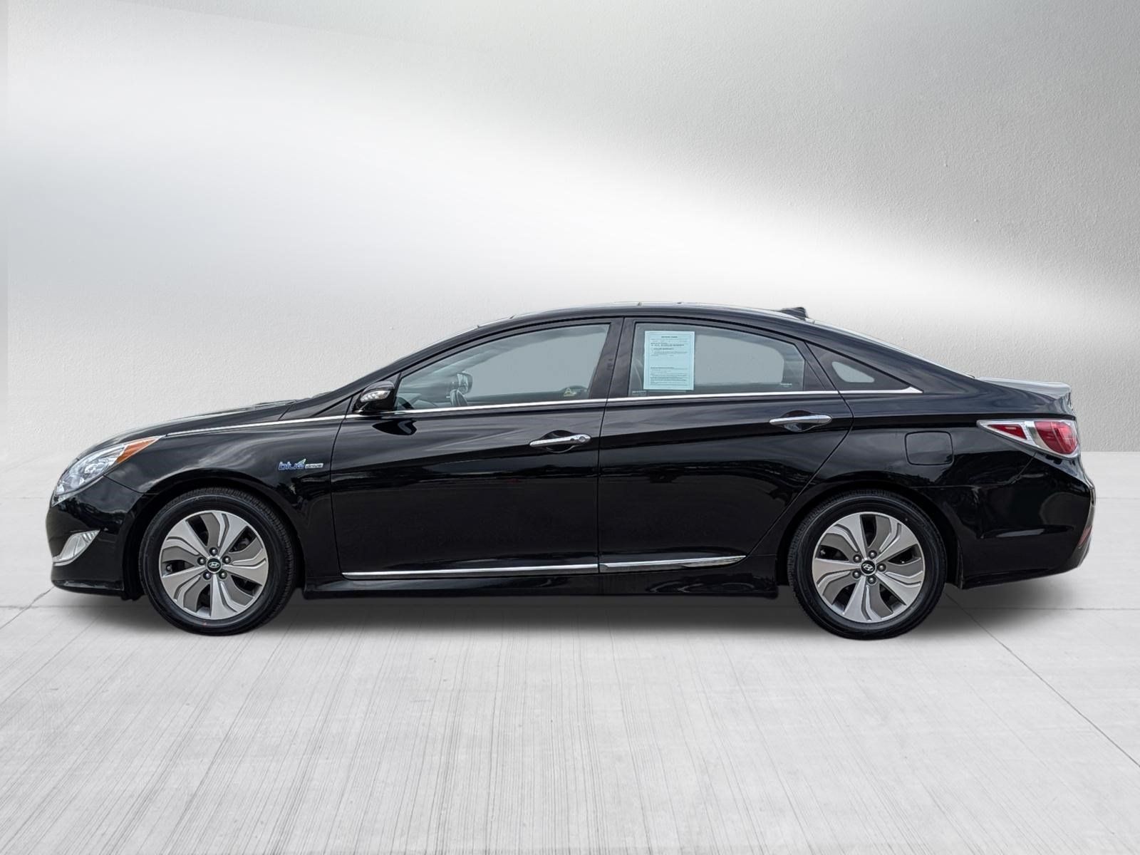 Used 2015 Hyundai Sonata Limited w/ Option Group 02 FWD image 4