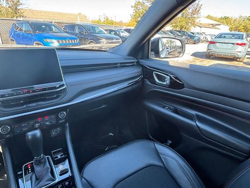 Used 2025 Jeep Compass Trailhawk image 35