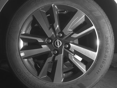 Used 2025 Nissan Versa SV image 14