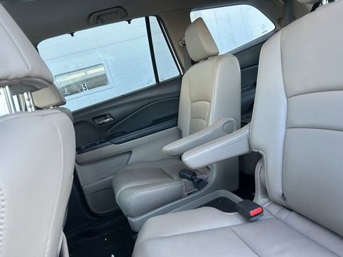 Used 2021 Honda Pilot Touring image 9