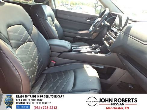 Used 2024 Nissan Pathfinder Platinum FWD image 21