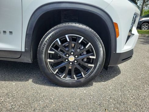 Certified 2025 Chevrolet Traverse LT w/ Sun and Wheel Package FWD image 7