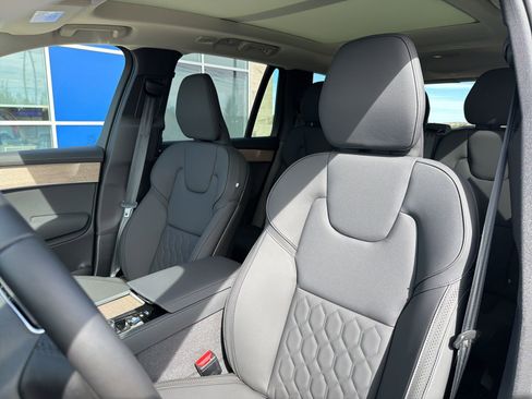 New 2026 Volvo XC90 T8 Plus w/ Protection Package Premier AWD/4WD image 19