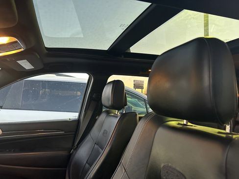 Used 2015 Jeep Grand Cherokee Overland image 9