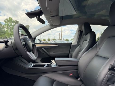 Used 2023 Tesla Model Y Long Range AWD/4WD image 9