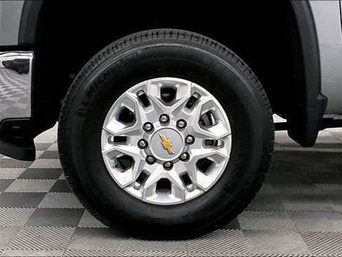 Used 2024 Chevrolet Silverado 3500 LT w/ Convenience Package image 10