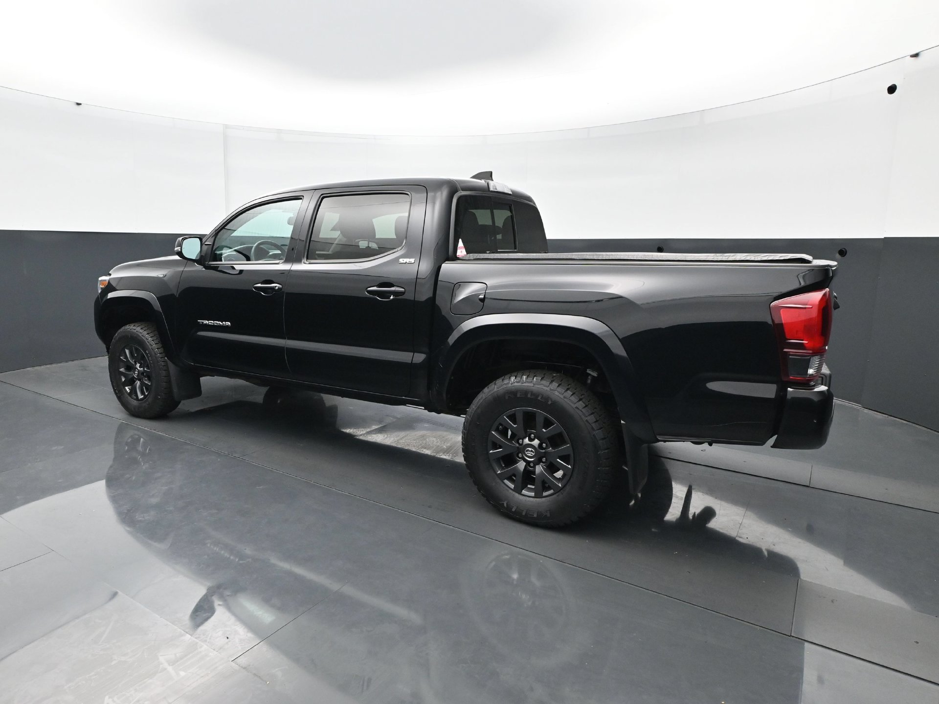 Used 2020 Toyota Tacoma SR5 w/ Technology Package AWD/4WD image 4