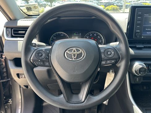 Used 2022 Toyota RAV4 LE AWD/4WD image 17