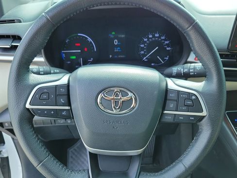 Used 2021 Toyota Sienna XLE image 28