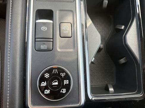 Used 2025 Nissan Pathfinder SL AWD/4WD image 14