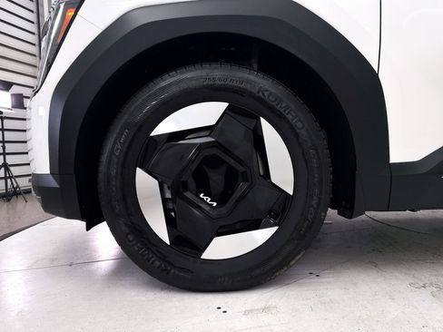 Certified 2024 Kia EV9 Light Long Range RWD image 16