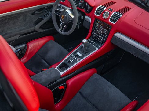 Used 2016 Porsche Boxster Spyder image 5