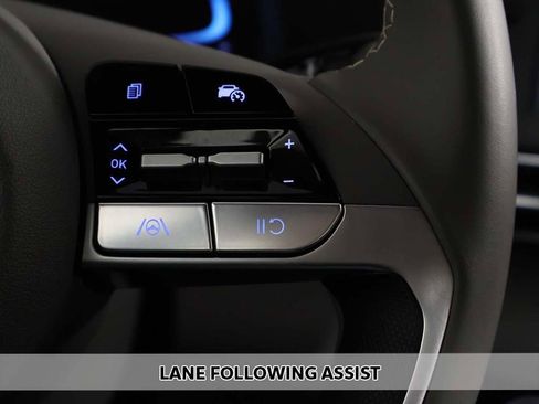 Certified 2025 Hyundai Elantra Sport image 3