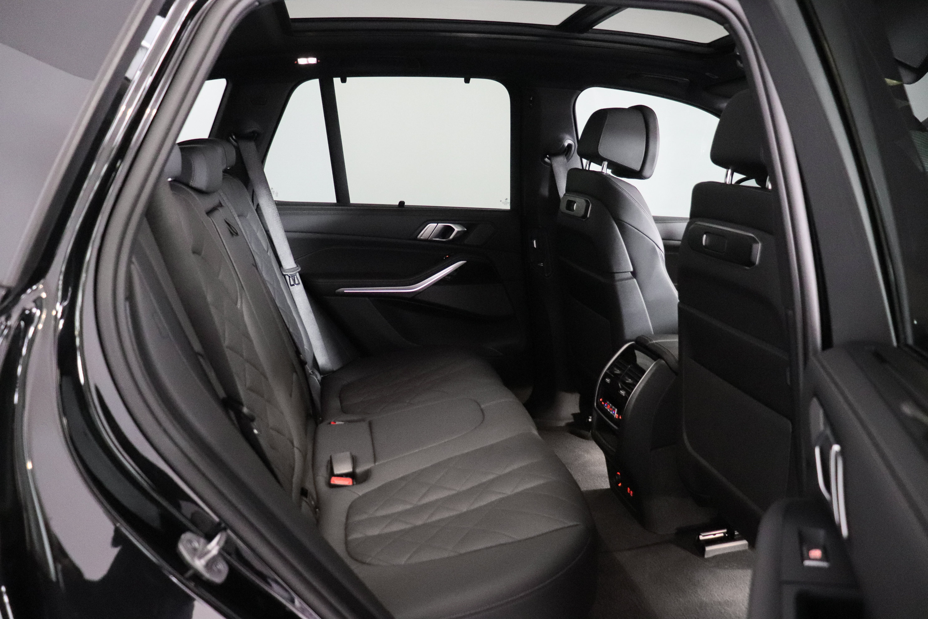 Used 2024 BMW X5 xDrive50e w/ M Sport Package AWD/4WD image 15