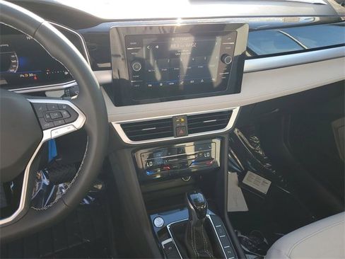 New 2026 Volkswagen Taos SE image 22