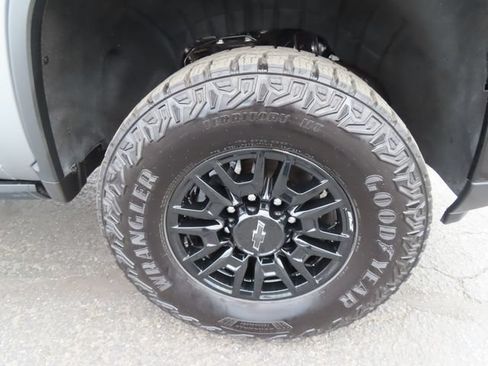 Certified 2025 Chevrolet Silverado 2500 ZR2 w/ Technology Package AWD/4WD image 11