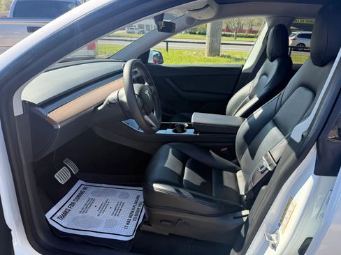 Used 2020 Tesla Model Y Performance image 11