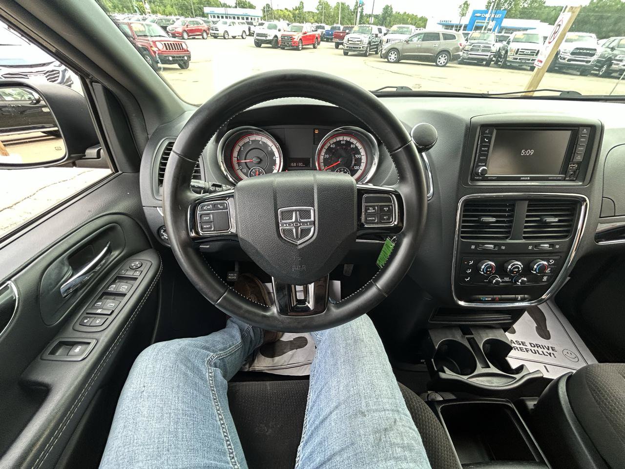 Used 2018 Dodge Grand Caravan SE FWD image 27