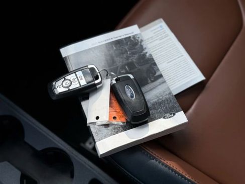 Certified 2022 Ford Maverick Lariat w/ Lariat Luxury Package image 5