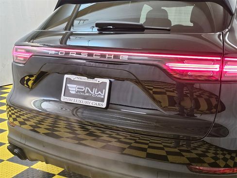 Used 2019 Porsche Cayenne Base image 13
