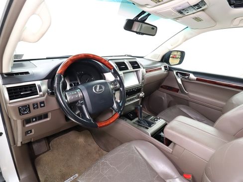 Used 2010 Lexus GX 460 image 9