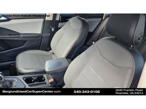 Used 2022 Volkswagen Taos SE image 20