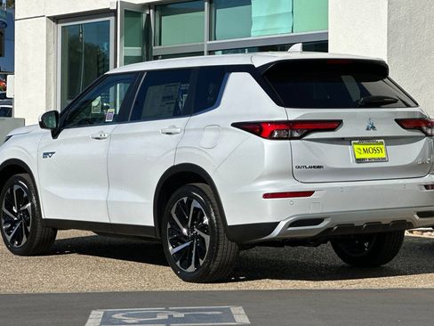 New 2025 Mitsubishi Outlander SE image 6