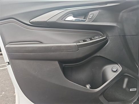 Used 2021 Chevrolet TrailBlazer RS w/ Sun and Liftgate Package image 22