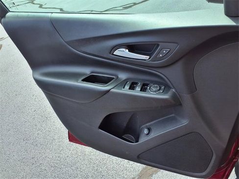 Used 2018 Chevrolet Equinox LT image 18