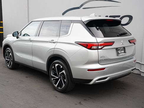 Used 2024 Mitsubishi Outlander SE image 6