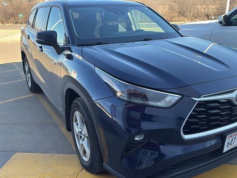 Used 2021 Toyota Highlander LE image 17